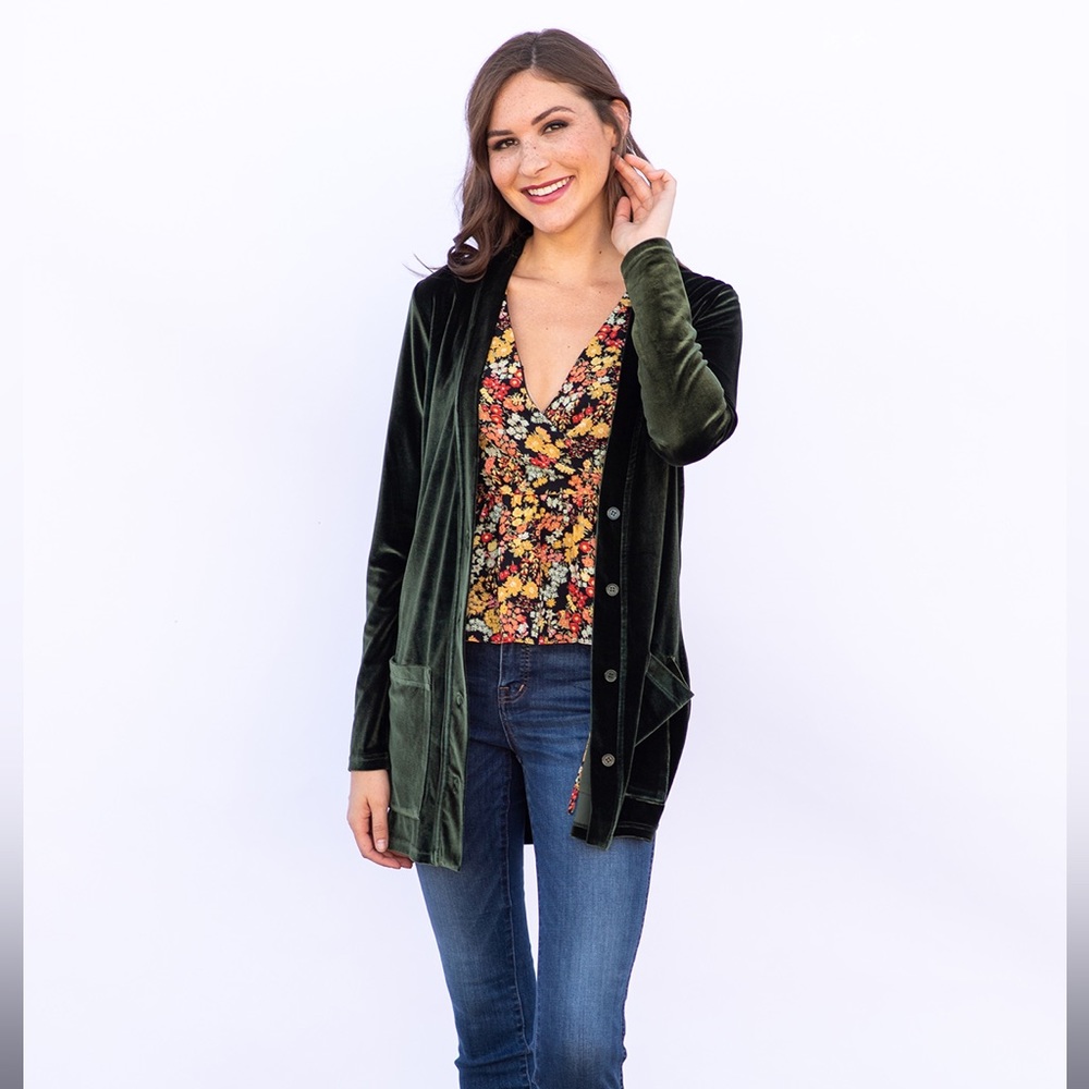 Evy’s Tree The Klara Cardigan Velour Green, size XS